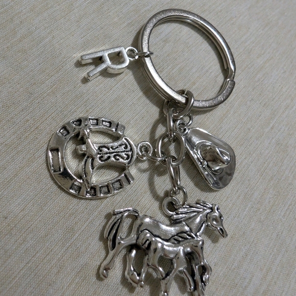 Vintage Western Silver Charm Keychain With The Letter "R" - Picture 2 of 4